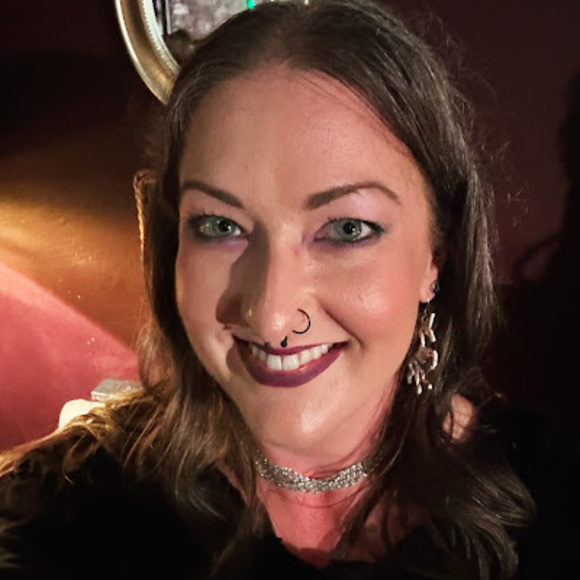 Meet your Posher, Sheena - Picture 1 of 1